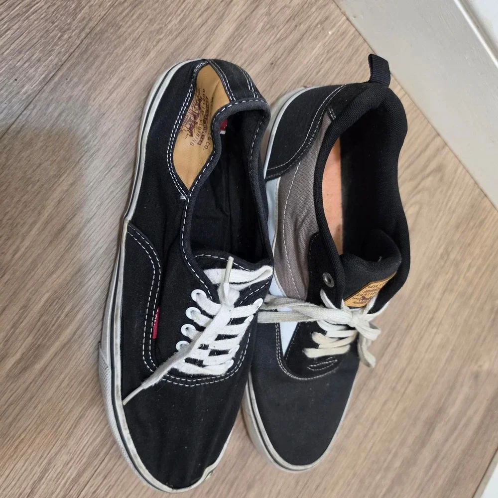 Levi' black shoes